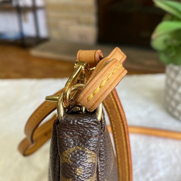 ❤️authentic lv Reposhing purse - Picture 5 of 16